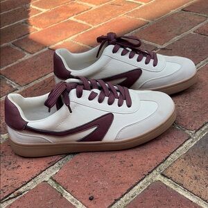 Dolce Vita White and Red Sneakers Classic Athletic Design NWOT